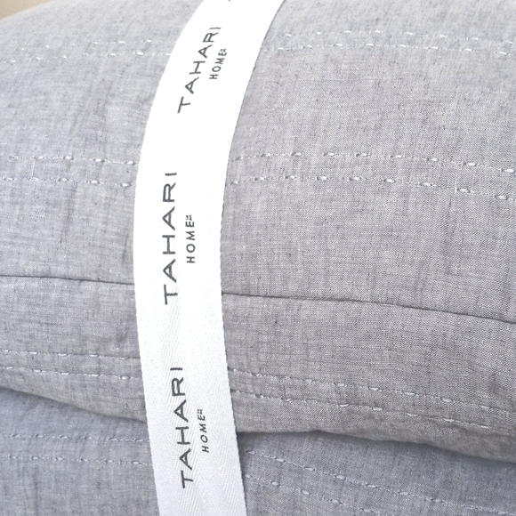 *Relisted* Tahari Home Set of 2 Euro Pillows Shams Pillow Inserts Chambray Blue - Picture 6 of 8